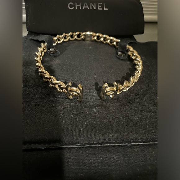CHANEL CC GOLD CHAIN LINK CHOKER NECKLACE SIZE MEDIUM PRELOVED - Picture 8 of 9
